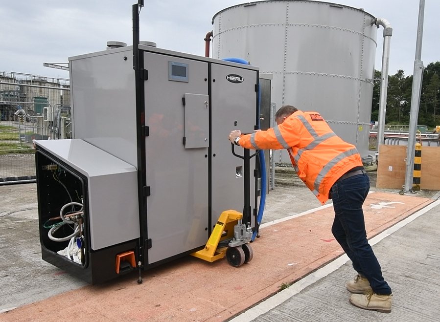 A HERU unit being manoeuvred into position on an operational site